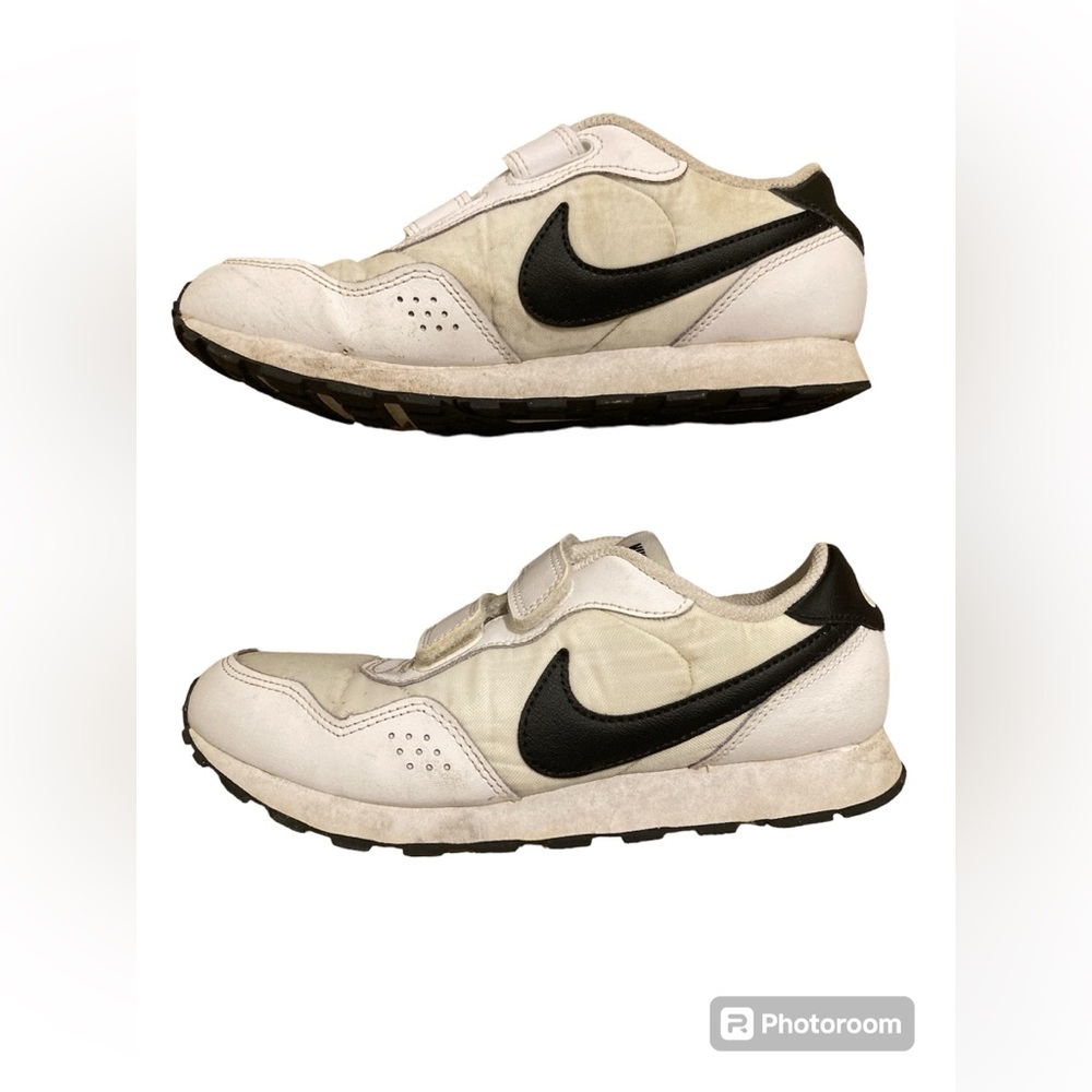 Nike MD Valiant (PSV) White & Black Sneakers. Size 3. - Picture 4 of 13